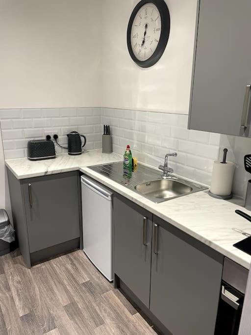 #4Bs 1 Bed Serviced Apartment Дербі Екстер'єр фото