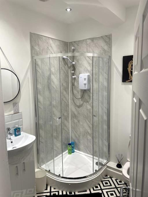 #4Bs 1 Bed Serviced Apartment Дербі Екстер'єр фото