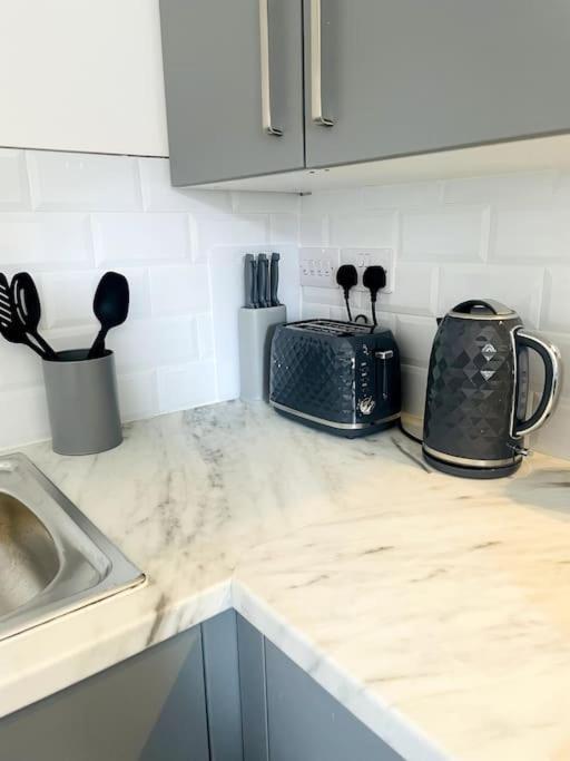 #4Bs 1 Bed Serviced Apartment Дербі Екстер'єр фото