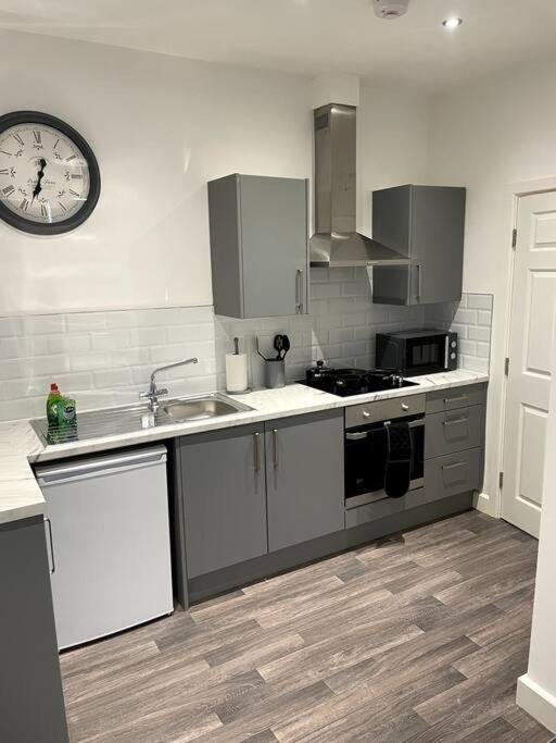 #4Bs 1 Bed Serviced Apartment Дербі Екстер'єр фото